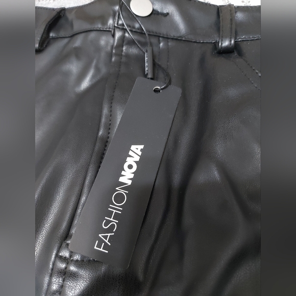 Fashion Nova faux leather skirt - Picture 10 of 11